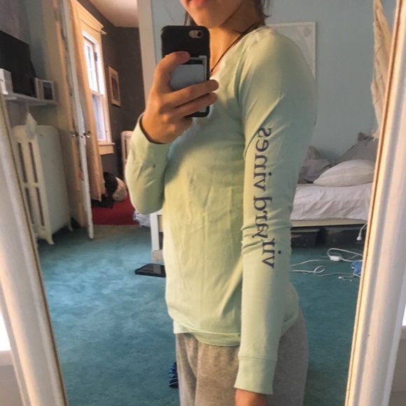 Vineyard Vines Mint Longsleeve with pocket - Picture 2 of 4